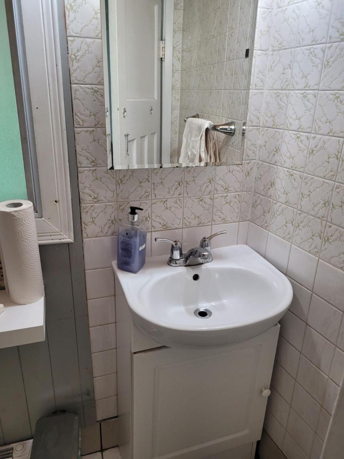 Cozy Downtown Two Bedrooms Free Parking Kingston Eksteriør bilde